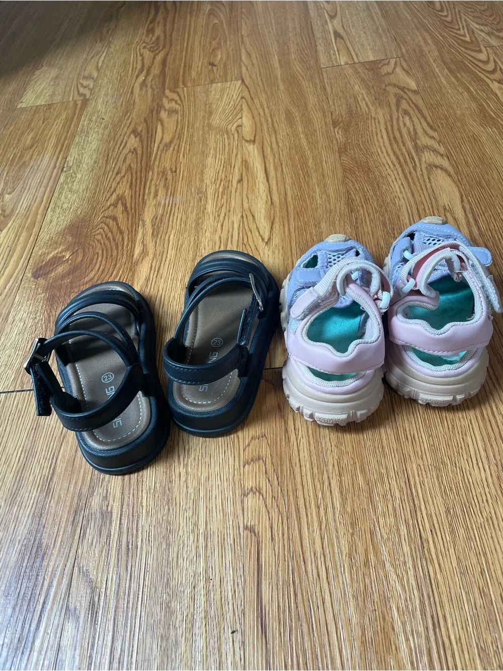 2 pairs of girl sandals size 7